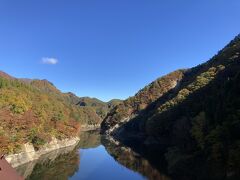 奥裾花渓谷です。この先は昇仙峡や耶馬溪ばりの奇岩の渓谷が続きます。