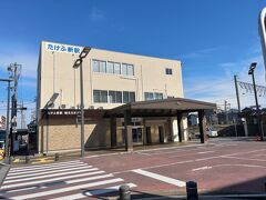 　福井鉄道たけふ新駅に来ました。
　ここまで車で来ました。北陸自動車道が工事中で途中渋滞していて、ぎりぎりに到着しました。
　なお、車は向かいの平和堂に駐車しました。
　たけふ新駅は、開業時は武生新駅と名乗っていましたが、2010年に越前武生駅と改称されました。しかしながら、北陸新幹線に越前たけふ駅が新設されることとなったため、2023年2月に再びたけふ新駅に改称されました。