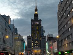 街の中心にある文化科学宮。スターリンがポーランドにプレゼントしたがポーランド人の評判は悪い。ロシアや他の旧ロシアの国にも似た様な建物がある。