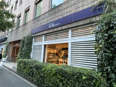 ロサンゼルス発のセレクトショップのカフェ『Ron Herman cafe（ロンハーマン カフェ）千駄ヶ谷店』へ。