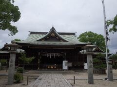 若松恵比須神社
若松が記録に登場するのは、神代。
熊襲征伐に赴く仲哀天皇/神功皇后夫婦が足止めされた際に、海底で光る石を拾って祠に祀った場所です。武将だった竹内宿彌が、若々しい松の並木に感嘆したので若松と呼ばれるようになりました。境内は、大正期の埋立まで海に面していました。