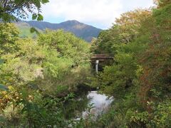 【金時山と早川】

早川を渡る橋が見えてきたので　
正しい道を歩いているようです