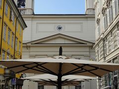 「サンタントーニオ・ヌオーヴォ教会（Church of Sant'Antonio Nuovo）」の裏側まで戻ってきました。これで時間内に買い物も出来てトリエステ観光を終われそうです。