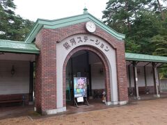 車で3分程で”宮沢賢治童話村”に到着。宮沢賢治記念館からは高低差あるので歩いて行くのはきついと思います。
