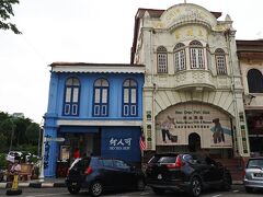 見学後はすぐ隣の白い建物“Han Chin Pet Soo Museum”へ。
1893年に設立された客家錫鉱山労働者クラブ建物を利用しており、雰囲気がある。