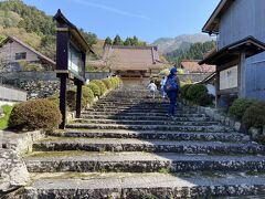 智頭往来の途中のお寺にもよってみました。子供たちが暴れだしたのですぐに退散
