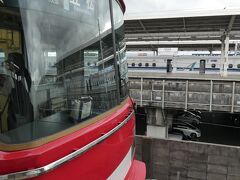 岐阜羽島で下車し、名鉄の新羽島駅へ。
乗ってきた新幹線とこれから乗る3500系（だったと思う）を一緒に撮ってみた。