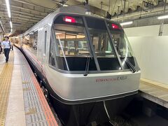 新宿駅に到着～

ロマンスカー、快適だった(；´Д｀)
この車両で小田原ー新宿が1,150円は価値があるな～
