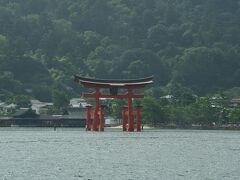 厳島神社
JRのフェリーから撮影。