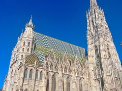 お腹を満たした後はウィーンのシンボル的存在、シュテファン大聖堂へ！でかい！

