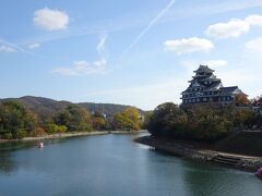 岡山城と後楽園をつなぐ月見橋からの景色