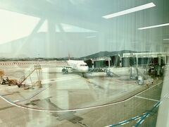 14:30 金浦国際空間
ということでソウル金浦国際空港つきました。
羽田からは特にトラブルもなく時間通りの到着。