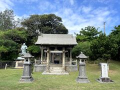 私は前回の修行旅で雨の中でも勢力的に周れたので、今回はゆっくりと無理のないように。まずは和泊集落中心部に近い南洲神社から。やっぱり西郷さんですよね。