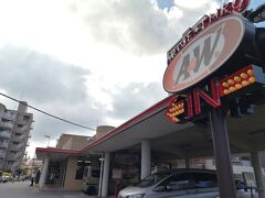 歩き疲れたので観光地エリアから外れた「A&W」へ。
私のアメリカンはここで十分です。