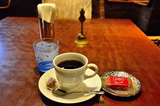 川原町屋（製紙原料商 大野家の旧宅）<br />川原町屋ブレンド珈琲：５５０円（税込）<br />名古屋のようなピーナツではなく、ビスケットが添えられます。<br />尚、注文を受けてから豆を挽くため、給仕されるまでに少し時間がかかります。