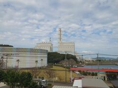 火力発電所がありました。
九州電力の石炭火力発電所です。　発電所前という駅もあります。
出力100万キロワット。一時は東洋一の石炭火力発電所と称されたこともあったとか。石炭は海外からの輸入。

