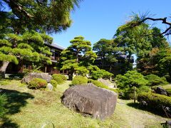 明治1912年に庭園が2代目又蔵によって造られ、作庭は7代目小川治兵衛。