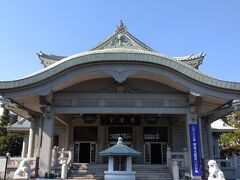 続いて、横網町公園。
東京都慰霊堂へ。
関東大震災から100年目だそう。
そういえば祖母が生きていたら100歳だったなあ。