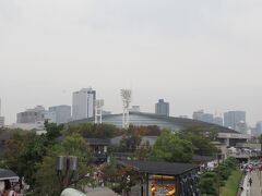駅からは遠くに大阪城ホールが見えます。いつ以来かな？随分来てない気がするので、前からは10年くらい過ぎてるかも
