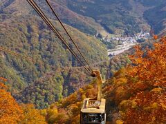 田代ロープウエイ山頂駅
こちらは黄金輝く紅葉
山の向こうには二居湖がある