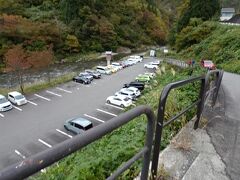 次に目指すは清津峡渓谷トンネル
フォトジェニックなトンネルがSNSで広まり、今や大人気の観光スポットになった
第2駐車場に停めて入口まで300mほど歩く