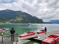 最後にもう一度ヴォルフガング湖に出てみると、やっとシャーフベルクの頭が雲から出てきた。