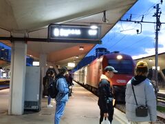この旅行記は、
【赤犬の尻尾】汽車に乗り遅れたリュブリャーナ
https://4travel.jp/travelogue/11861723
の続編です。

リュブリャーナからこの列車でザグレブに向かいます。
