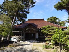 「海晏寺」は、JR酒田駅から南西方向に400メートルほどの場所にある曹洞宗寺院です。創建は1394年とかなり歴史のあるお寺です。この周辺は小さなお寺が密集する地域ですが、その中では境内は広く見所の多いお寺と感じました。