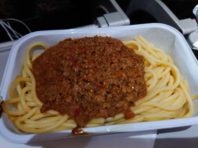 ミニサイズで見た目は美味しそうなのですが、伸びた麺がいけすかない。