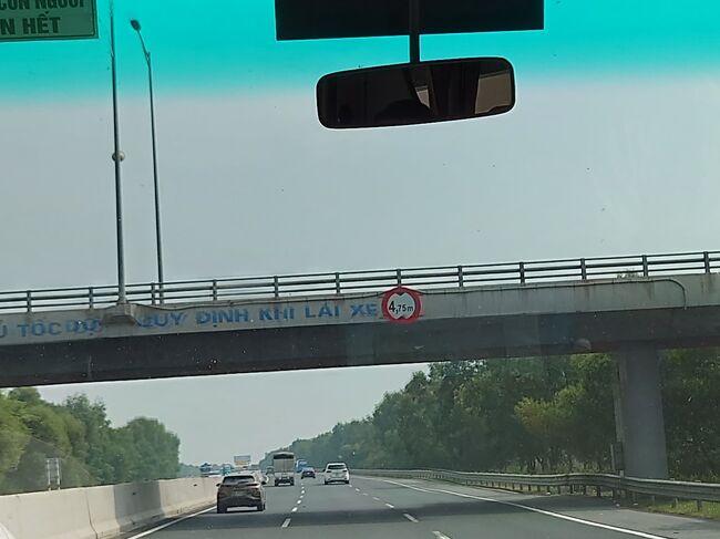 高速道路でハロン湾へ