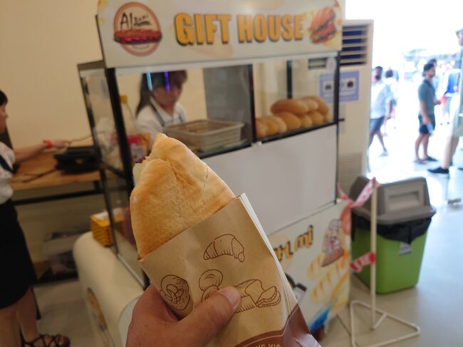 途中のトイレ休憩とお土産屋