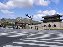 景福宮に到着。
久しぶりにベタの観光地。
人が多いですね。
