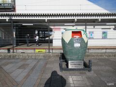 駅前に、茶壷の形のポスト。