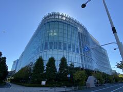 交差点を渡ったところにあるフジテレビの湾岸スタジオ。