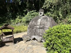 チェックアウトして観光へ。
よろずおさまりますようにと念じながら三周。