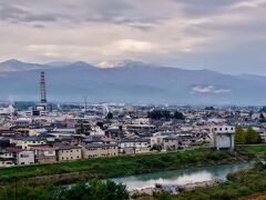 間もなく福島駅に到着…

残念ながら、吾妻連峰がハッキリとは見えない空模様ですね(-.-;)