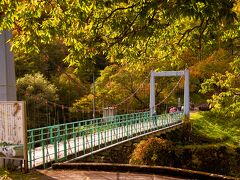 切明温泉吊り橋

吊り橋の手前が、温泉館で川向うが河川で自分用温泉風呂が出来る
場所があります。
