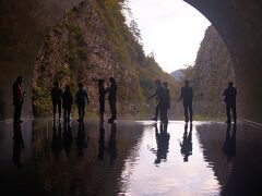 清津峡渓谷トンネル

出口にてこの様に観光客とを背景撮影。