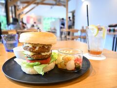 　　　　　　　ランチは「天風てらす」で精進バーガー