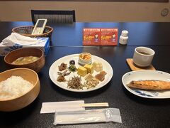 宿に戻って朝食。安定のご飯おかわり笑。洗面所とトイレ共同でしたが、この日の宿泊客は少なく、ほぼ専用で使い放題でラッキーでした。実家感が溢れるお部屋で居心地が良く、ごろごろ寛いでゆっくりできました～