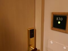 ホテルにチェックイン！
このホテルは駅ビルにくっついていて5階から連絡エレベーターに乗り換えると駅ビルに入れます
駅ビル内にはお土産屋さんやコンビニもあるのでとても便利ですね！