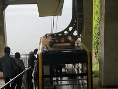 ●鋸山ロープウェイ/山頂駅

日本寺まで行った人、僕たちみたいに、行けなかった人。
上がる時よりも、乗車している人は多かったです。