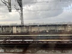 高崎から新幹線で東京を目指します。

大宮手前くらいで大雨・・・(^^;
