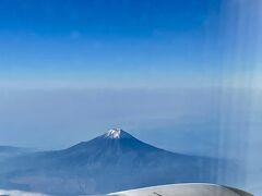 10/27(Fri.)
ちびっと冠雪した富士山を見ながら出雲空港へ。