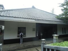 赤穂義士記念館。
義士の貴重な遺品などが納められており、忠臣蔵についてのビデオも上映しています。
拝観料５００円。

