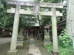 卸売センター前の佐須街道を東に行くと虎狛神社。
説明板によると、崇峻天皇２年（５８８）の創建です。

