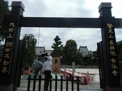 国領神社の南にある常性寺。
詳細は不明ながら鎌倉時代の創建といわれるそうです。
「調布不動尊」として近隣に親しまれています。

