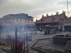 観音寺
ペナン最古の道教寺院だそう
煙たい