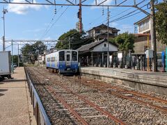 越前蟹の坊の2階から三国港駅に停車中の車両が見えたので近くまで行って撮影。