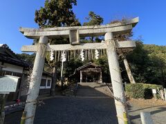 山住神社です。岩座（いわくら）の神に因む。岩倉に関係があるのだろうか？